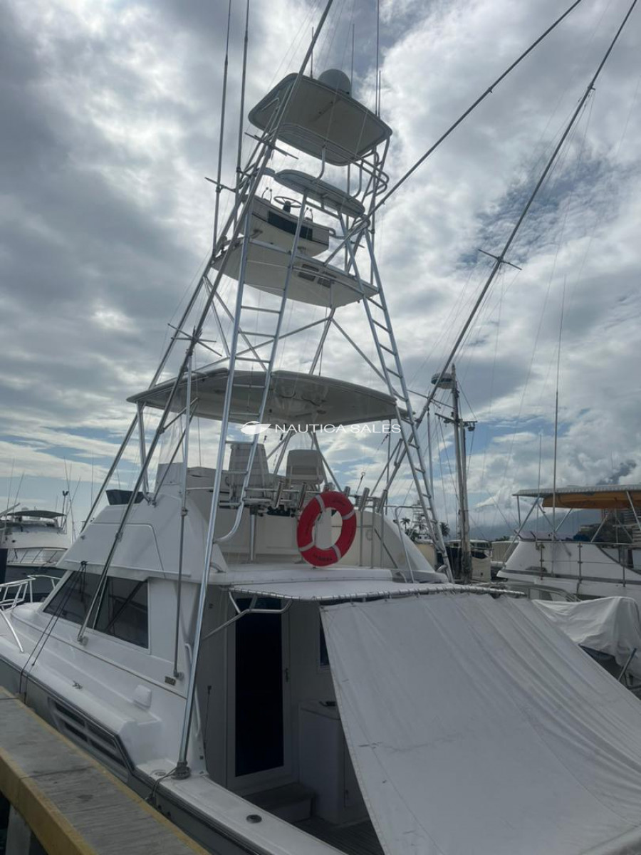 Nautica Sales Boat for sale available for negotiations